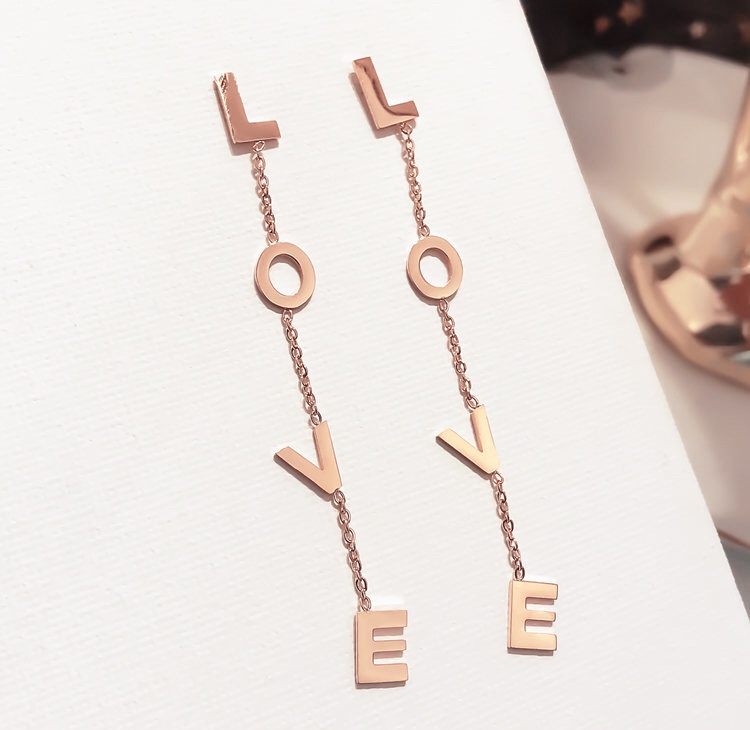 Creative letter long earrings woman's new tassel titanium steel simple earrings popular anti-allergy web celebrity earrings. Street stalls night market manufacturers wholesale thumbnail