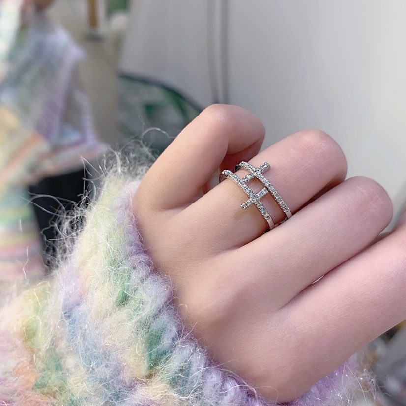 Minimalist cross ring design