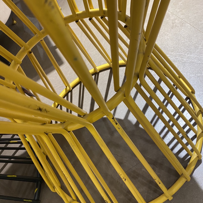 A super beautiful aged table and two chairs, a combination of iron and wood, Bird's Nest coffee table and chairs Item Picture