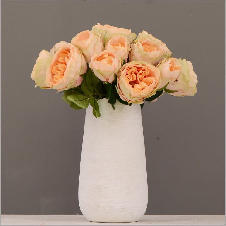 A 6-head bouquet of faux roses, artificial flowers, silk flower art for decorating the dining table, wedding bride's hand-held bouquet Application Scenario