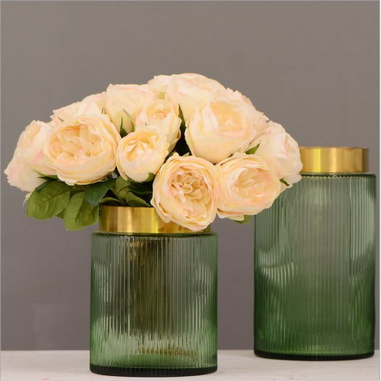 A 6-head bouquet of faux roses, artificial flowers, silk flower art for decorating the dining table, wedding bride's hand-held bouquet Item Picture