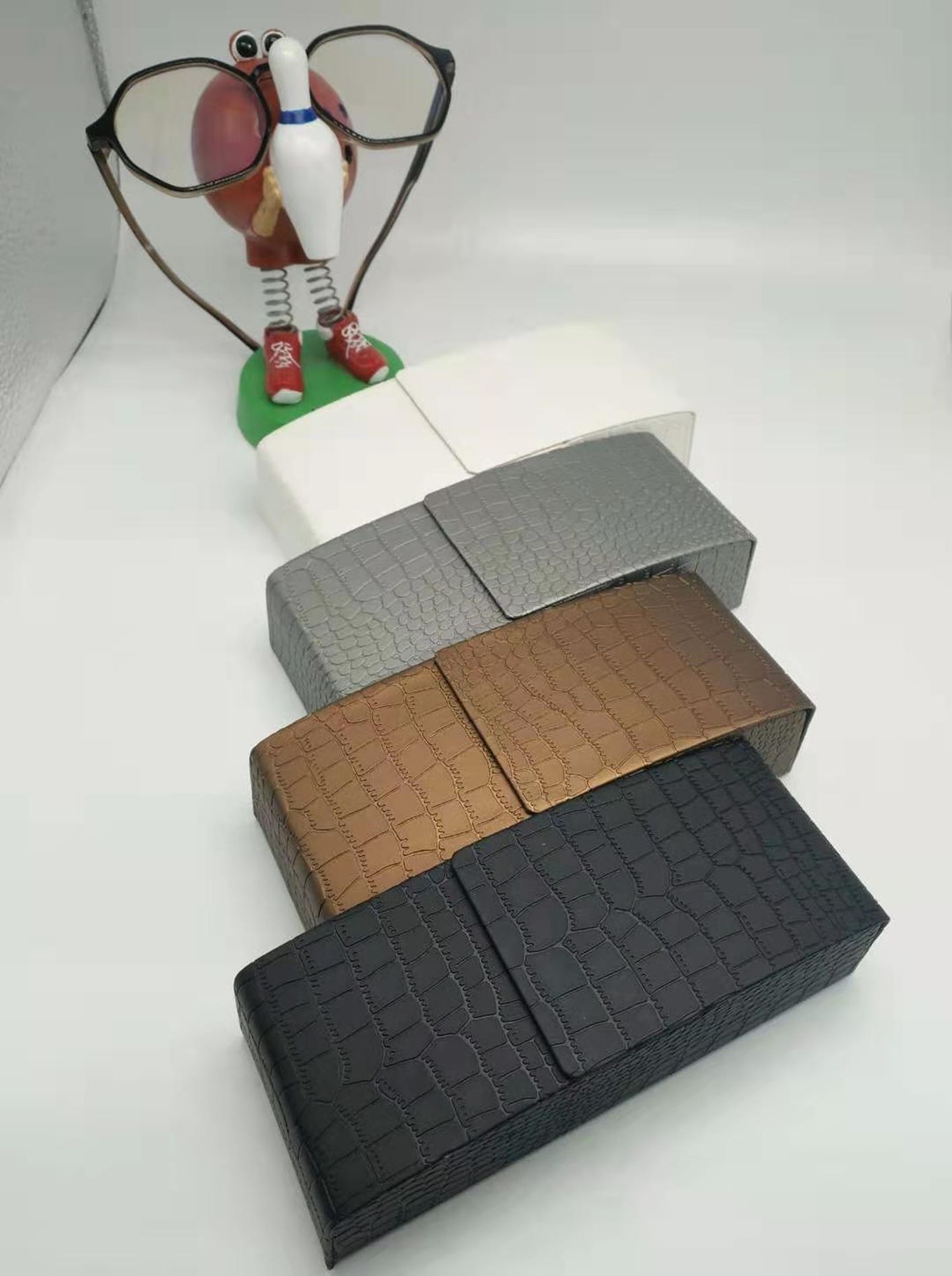 义乌好货 太阳镜手工盒 新款蛇皮纹手工盒 墨镜盒批发产品图