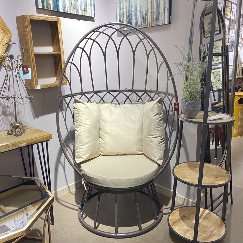 Great looking 360-degree egg swivel chair with cushion
