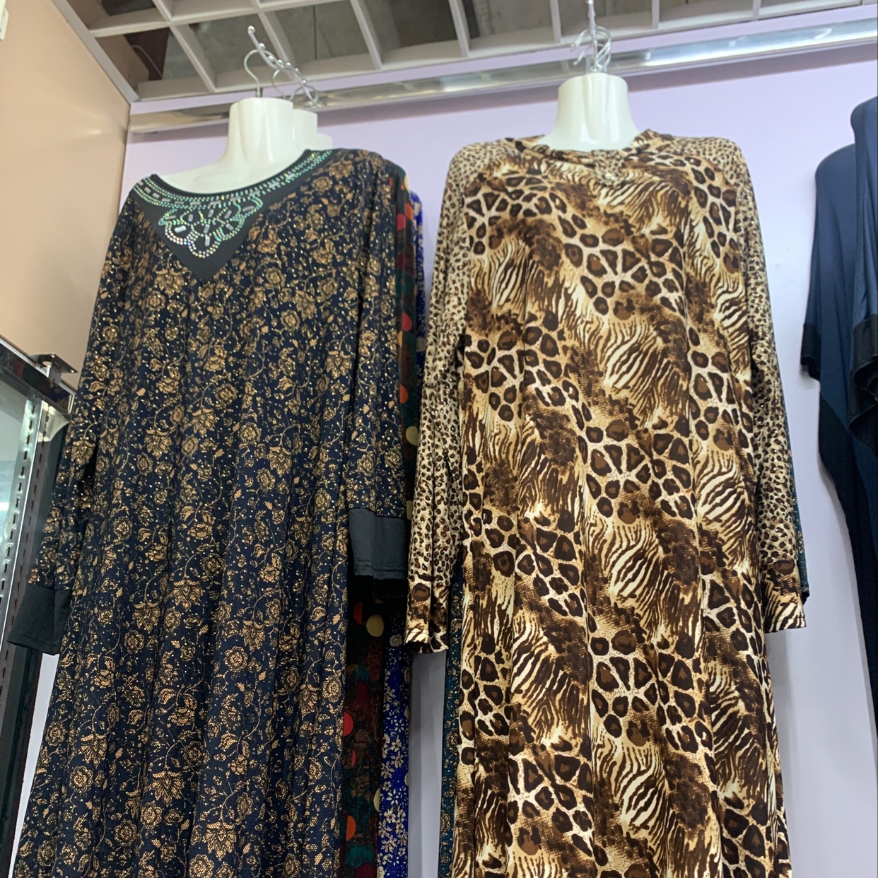 Middle Eastern garment thumbnail