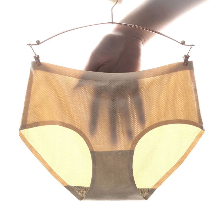 Seamless ice silk breathable mesh women's underwear, one-piece mid-waist comfortable solid color triangular women's underwear