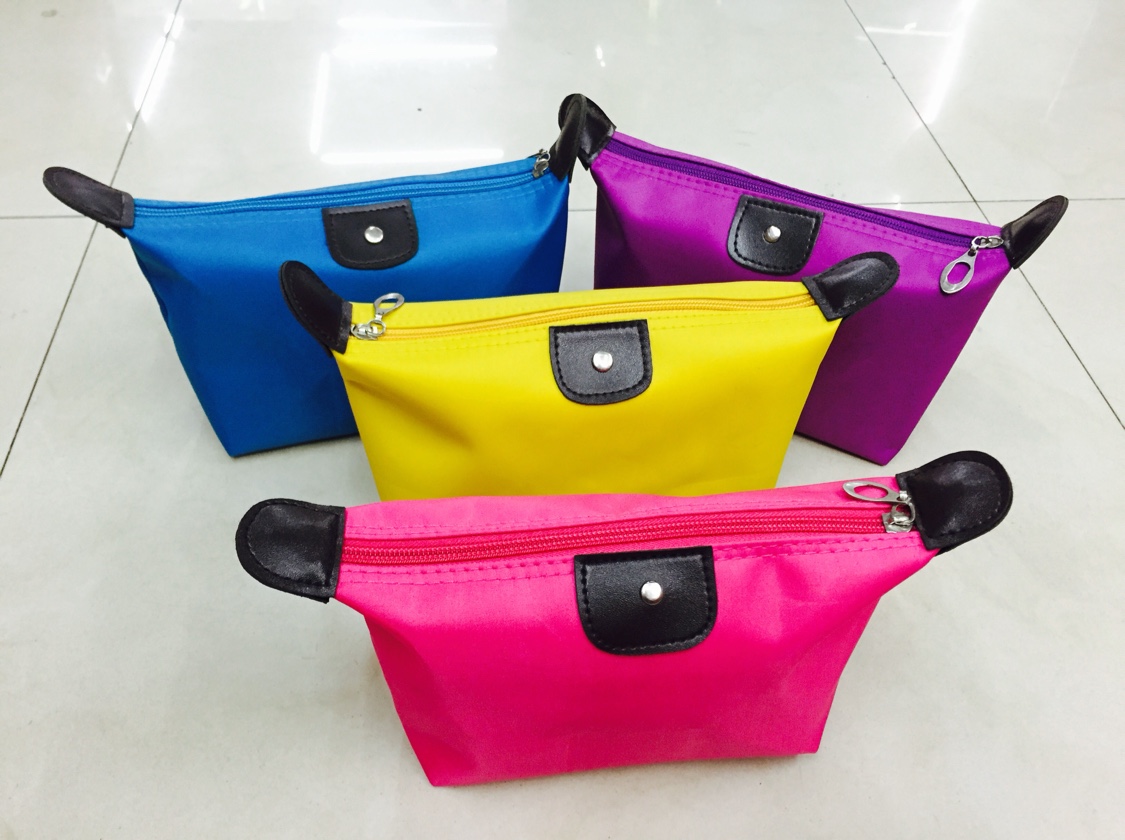 There are a wide variety of colors for cosmetic bags and dumpling bags