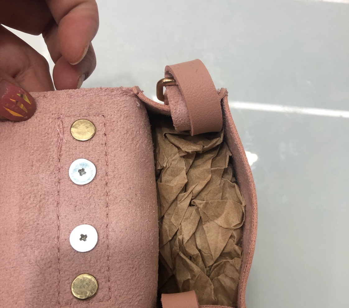 Iron ring hand-held crossbody bag, crossbody bag for women Application Scenario