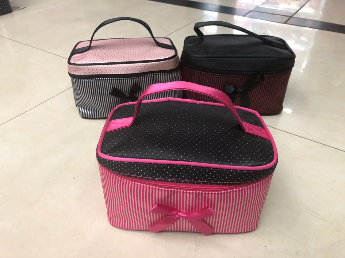 Size: 19X12x11, color: three colors - bright red, rose red, pink, fine striped cosmetic bag, wash bag