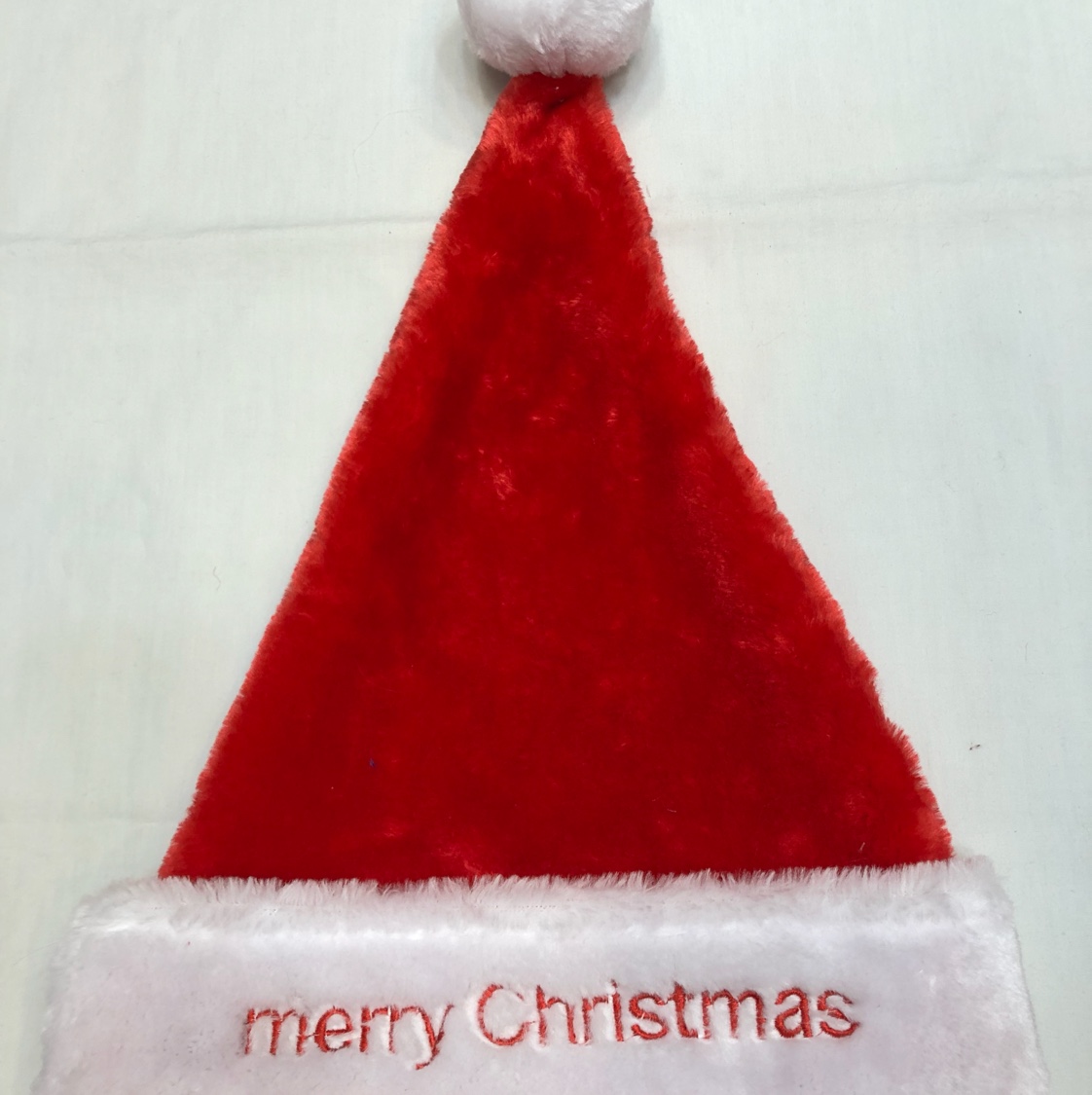 A high-end and luxurious plush embroidered Christmas hat Specification image