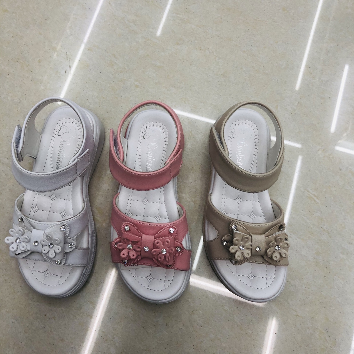 儿童凉鞋产品图