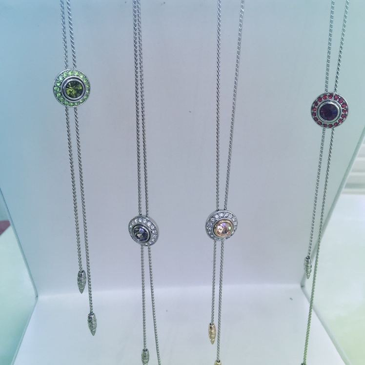In 2020, long necklaces are fashionable and unique. They are of very unique European and American brands