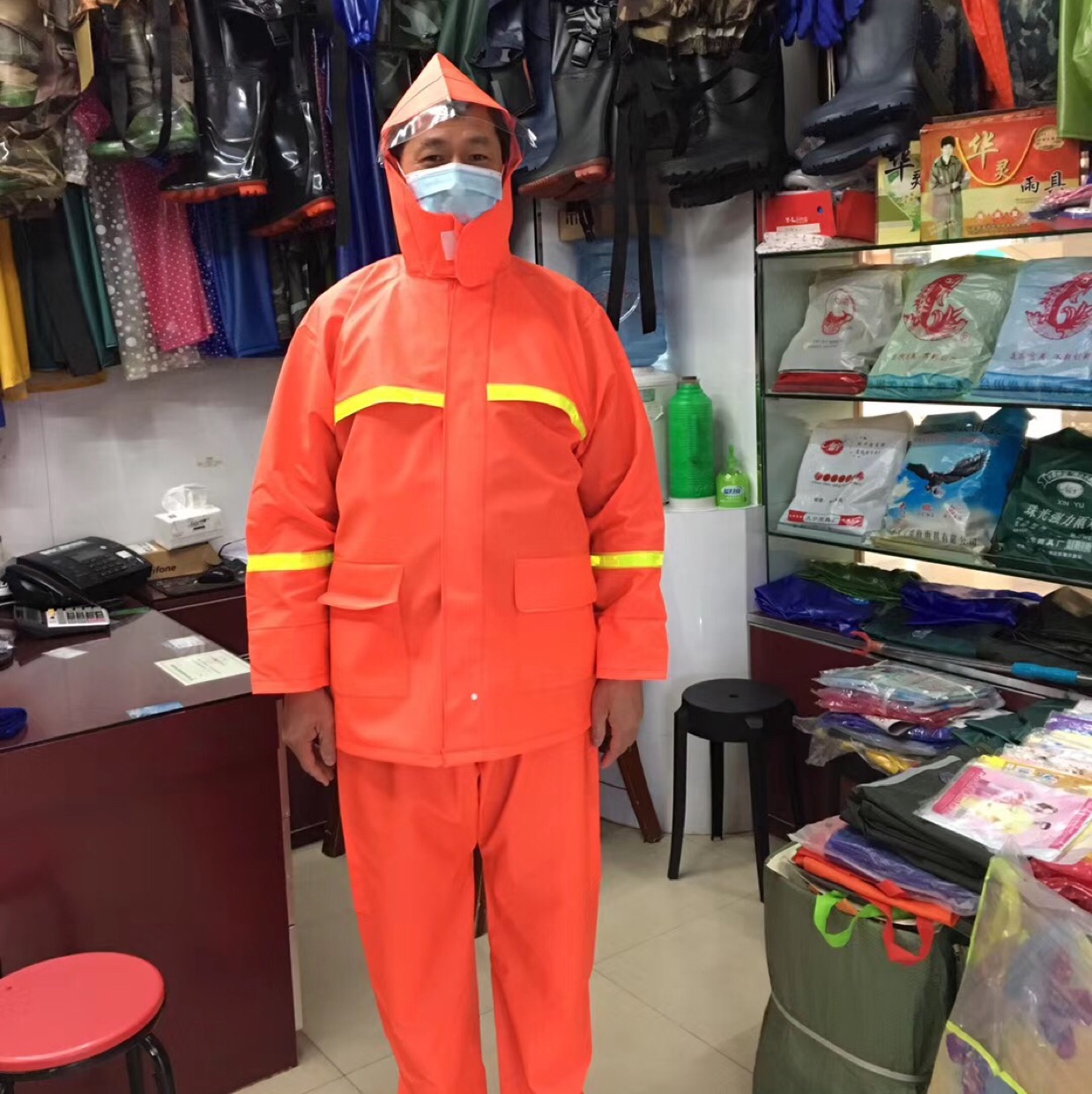 This is a breathable two-piece set of woven fabric for rural tourism, a labor protection raincoat, and a special raincoat for delivery and Courier workers. Available in two colors