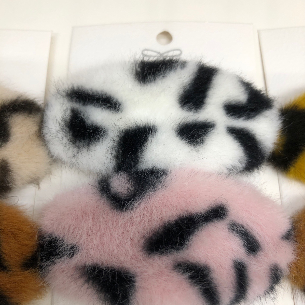 Leopard print hairy mango clip Specification image