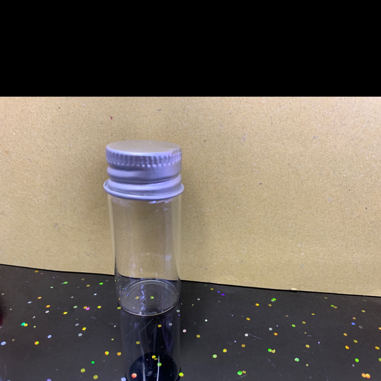 Aluminium cap for glass bottle thumbnail