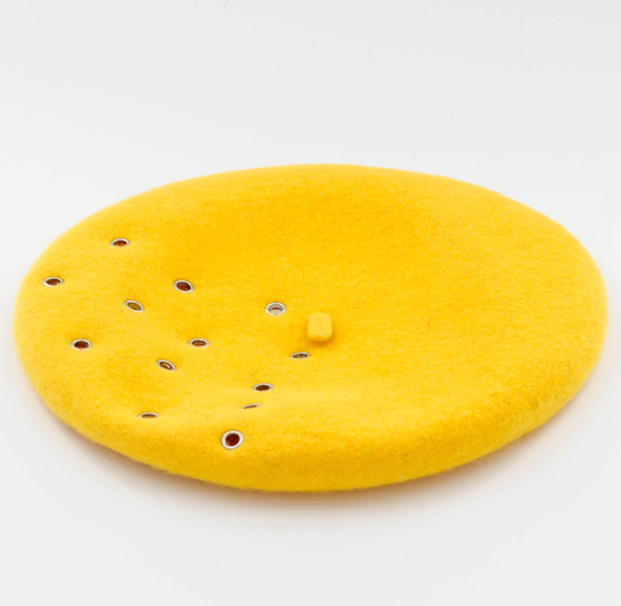 Fashionable wool air hole felt beret for women's New Year, flat-brimmed fisherman's hat, business attire paired with elegant hats Application Scenario