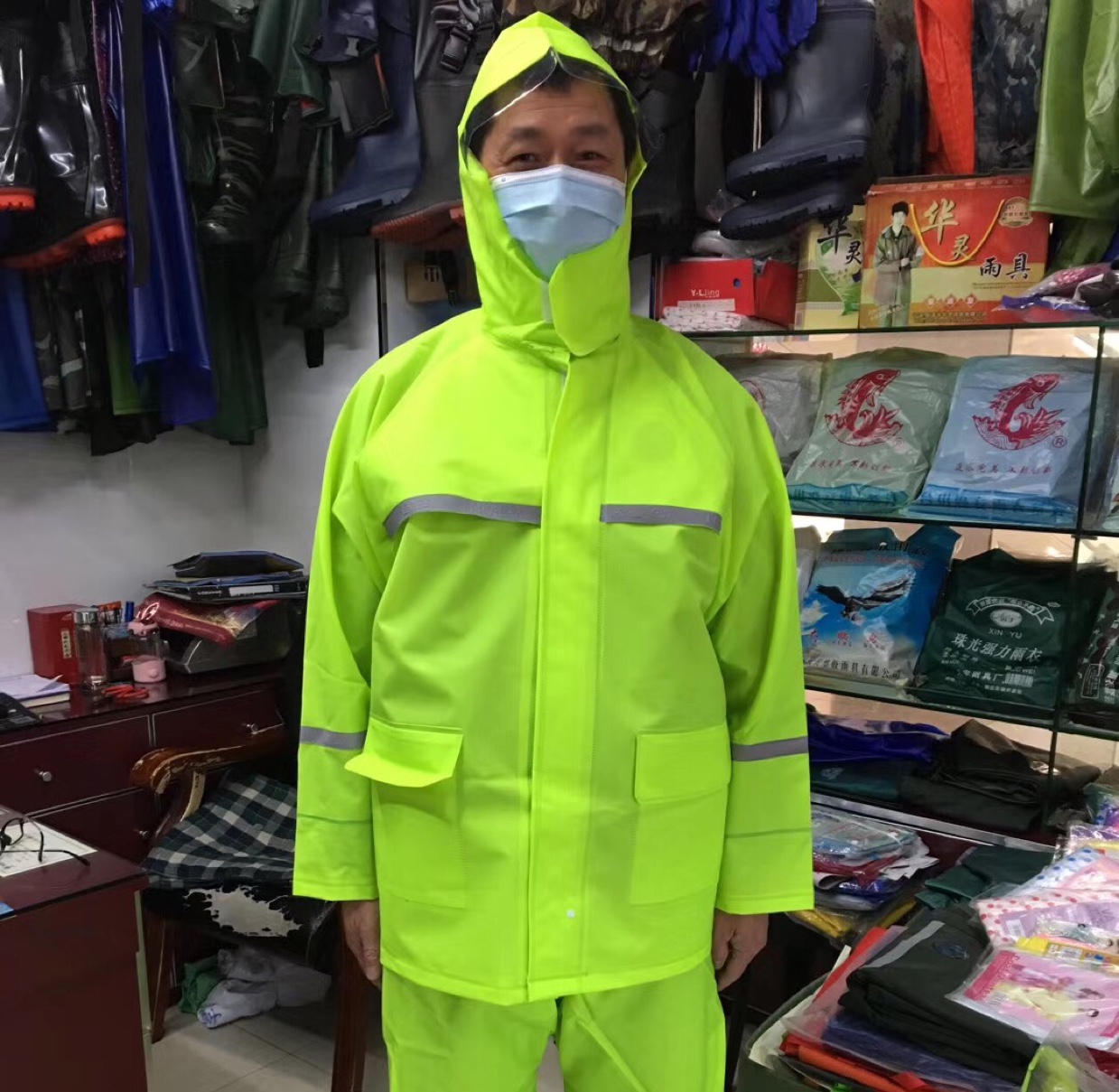 This is a breathable two-piece set of woven fabric for rural tourism, a labor protection raincoat, and a special raincoat for delivery and Courier workers. Available in two colors undefined