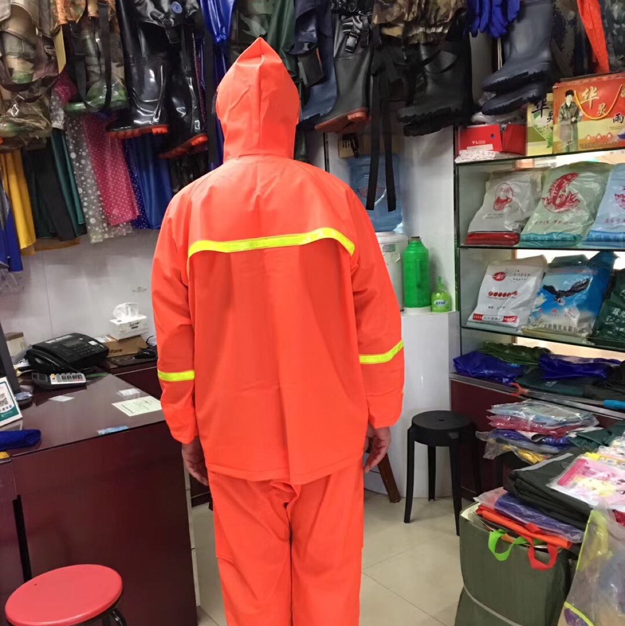 This is a breathable two-piece set of woven fabric for rural tourism, a labor protection raincoat, and a special raincoat for delivery and Courier workers. Available in two colors details Picture
