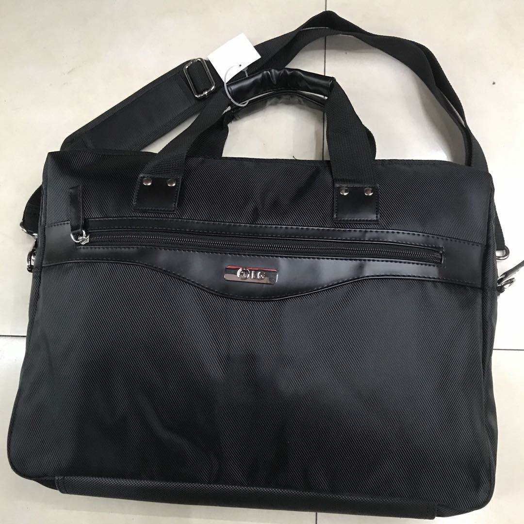 Men's casual computer bags can be slung across the body thumbnail