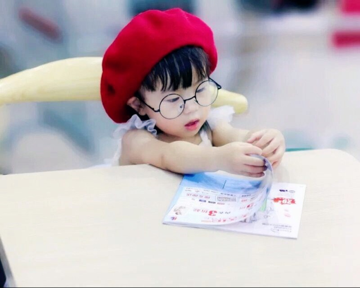 Thickened and warm wool felt beret hats for children and students, cute cartoon soft-brimmed fisherman hats for both men and women, children's hats details Picture