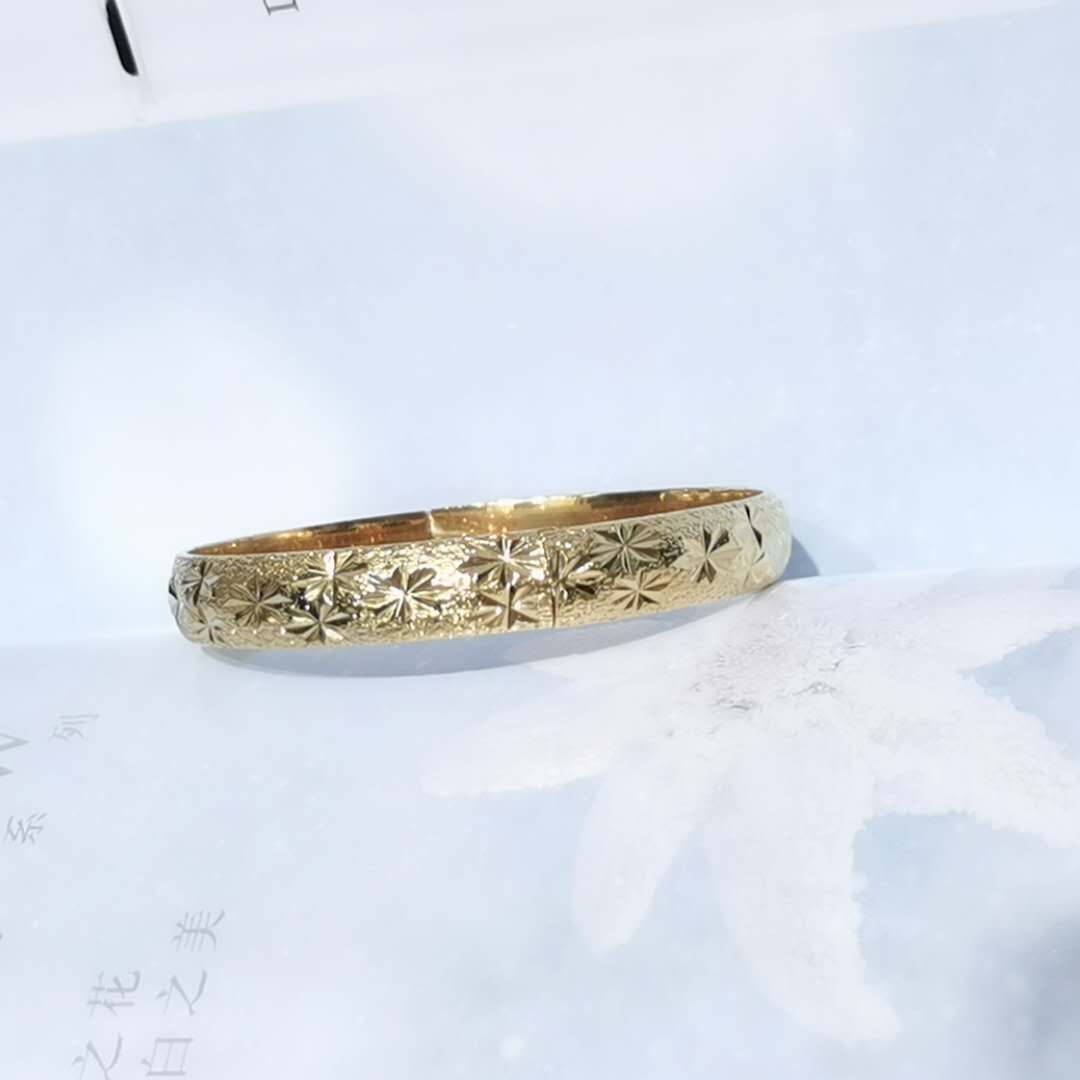 Fashionable car pattern vacuum color-preserving electroplated copper bracelet
