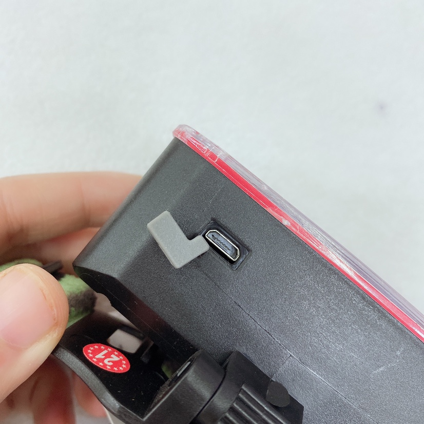 BL-936三灯充电头灯白底实物图