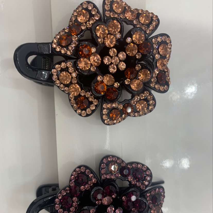 Three-foot diamond-encrusted jewelry accessory, a popular online celebrity bestseller. DIY beautiful hair clip accessory decoration