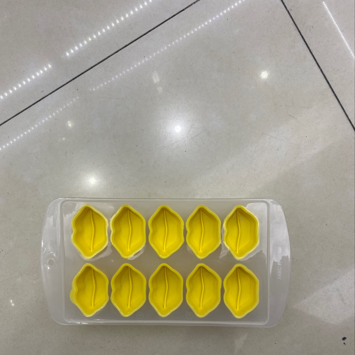Red Lips Ice Cube Mold details Picture