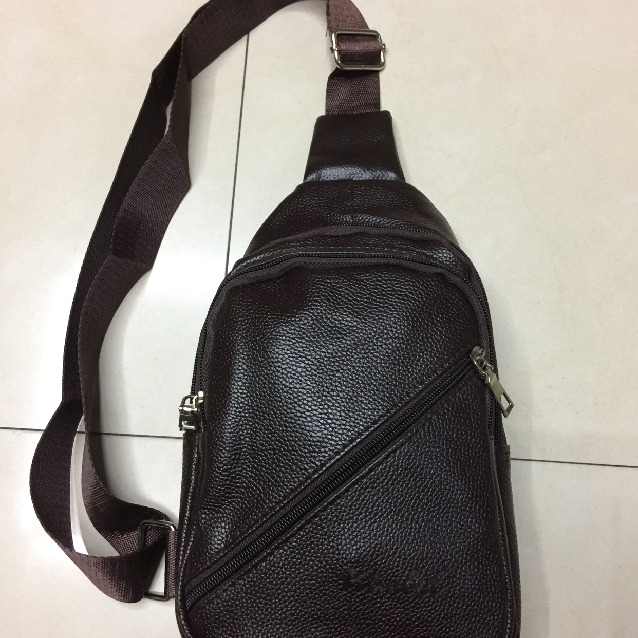 运动胸包/钱包斜挎/休闲书包产品图