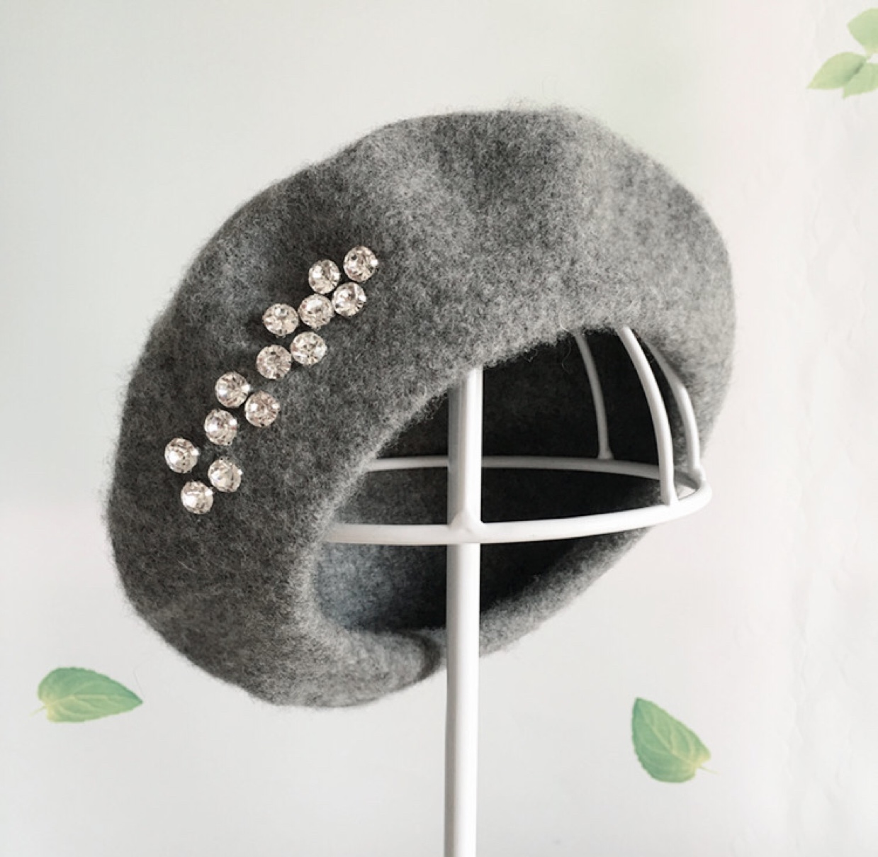 New Year Beret hat, all-wool rhinestone student felt, fashionable flat-brimmed hat, professional fisherman hat, trendy professional hat Application Scenario