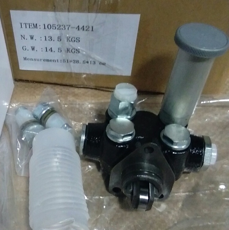 日系工程机械挖掘机四孔手油泵，输油泵，105237-4421图