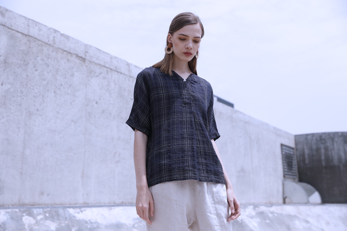 吉米赛欧 藏青色棉麻料格纹上衣