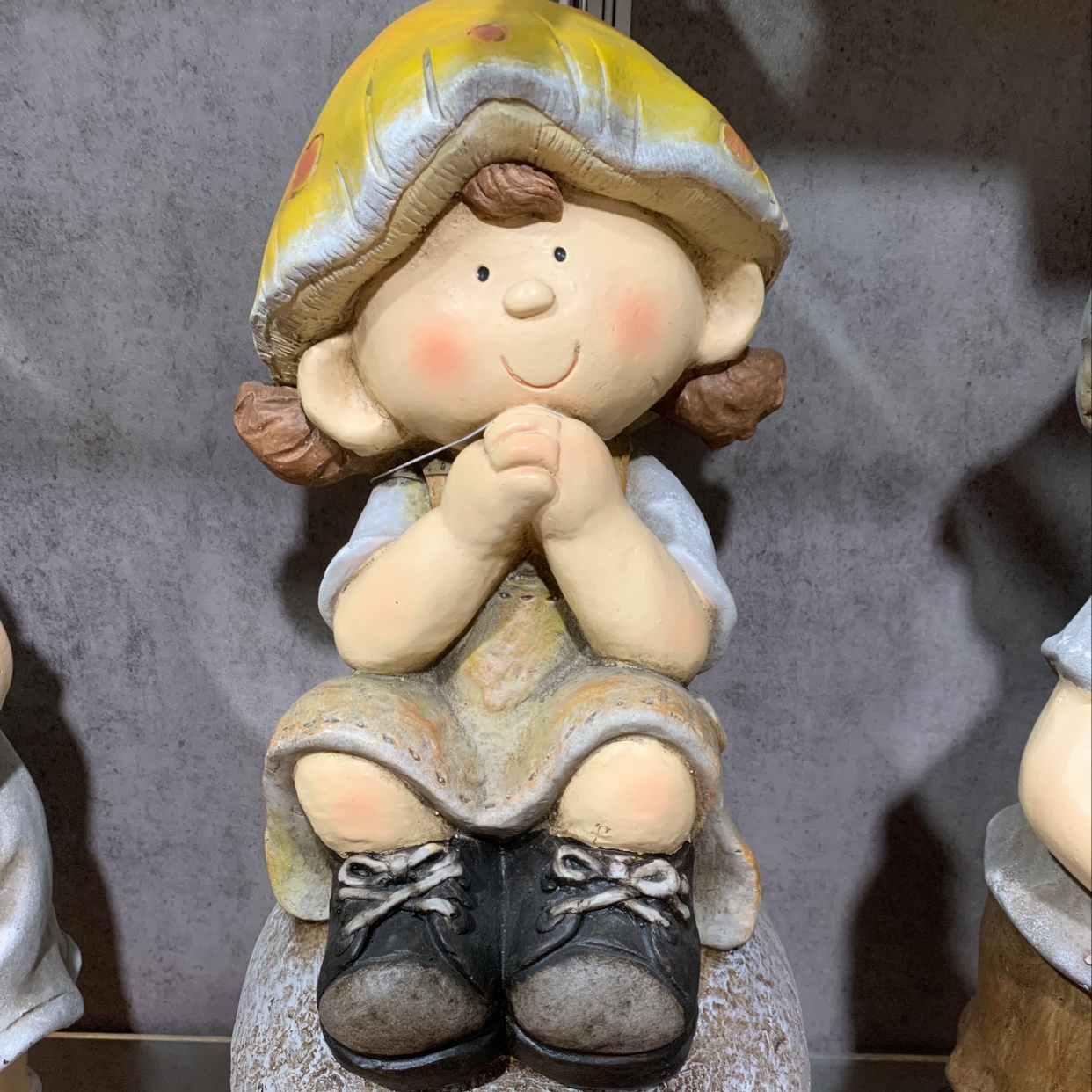 Magnesium oxide succulent plant furnishing full figure