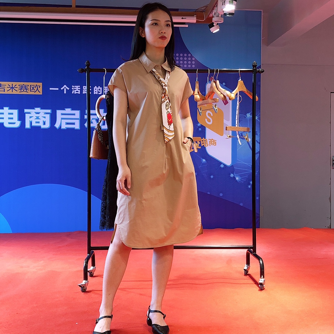 Jimmy Seio cotton, a fashionable and simple brand dress in khaki, black and orange Application Scenario