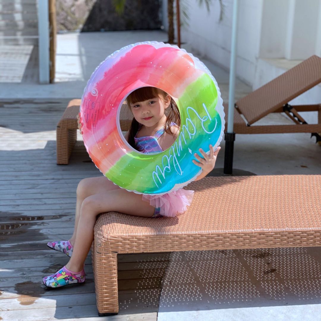 Rainbow-colored swimming rings details Picture