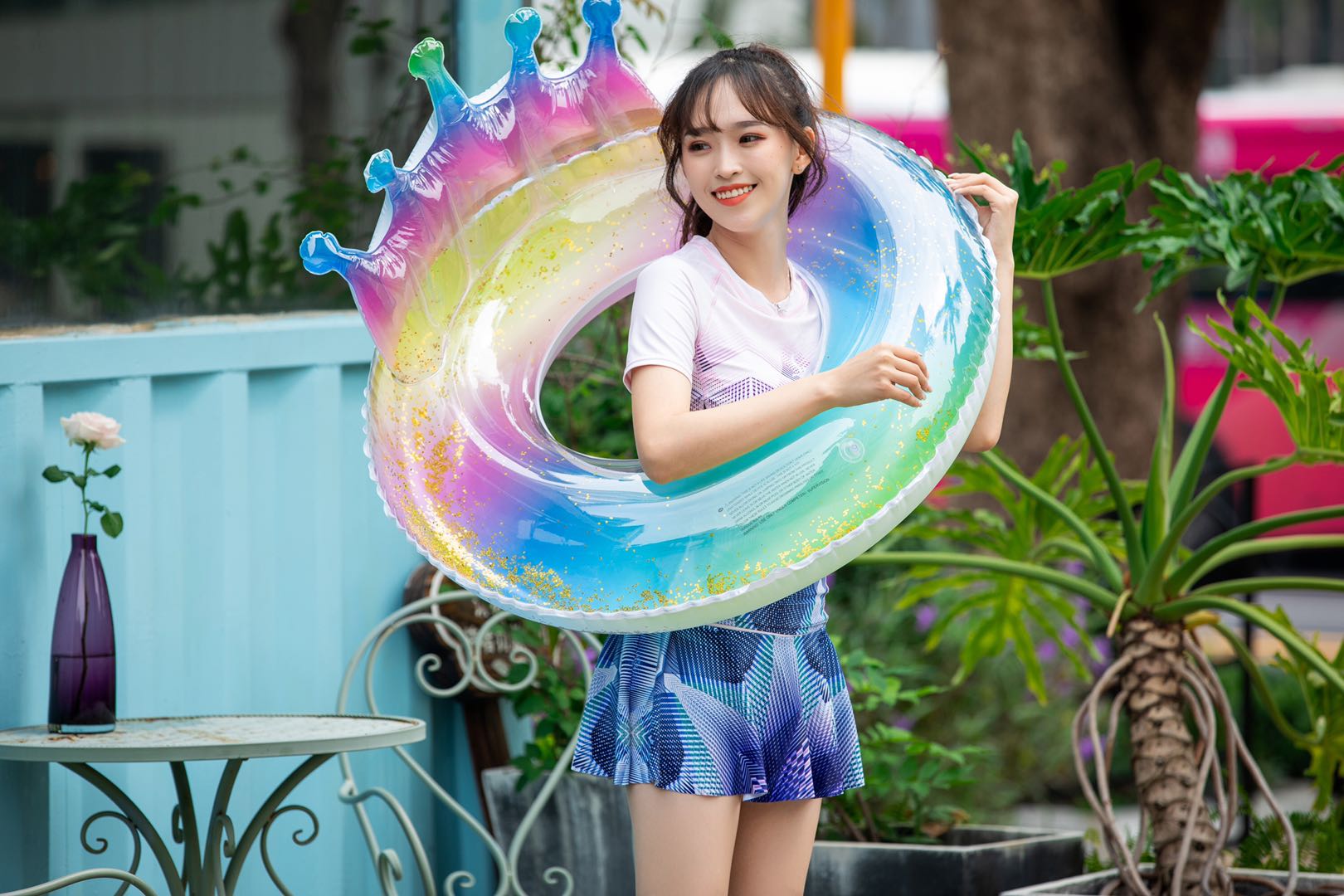 Crown swimming ring details Picture