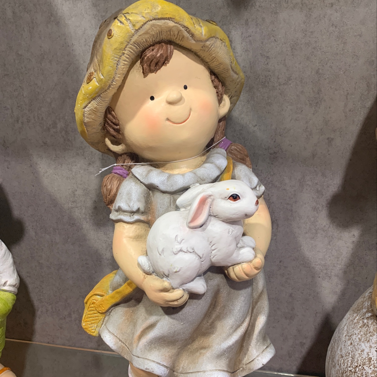 The magnesium oxide succulent plant presents the girl white rabbit full figure