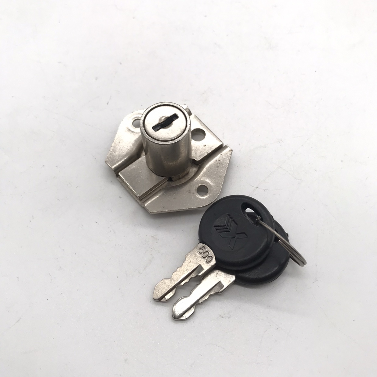Shuzan high-strength and durable nylon cable tie bucket tooth accessories, drawer lock reinforcement tape fasteners, specially designed for glass display cabinets Application Scenario