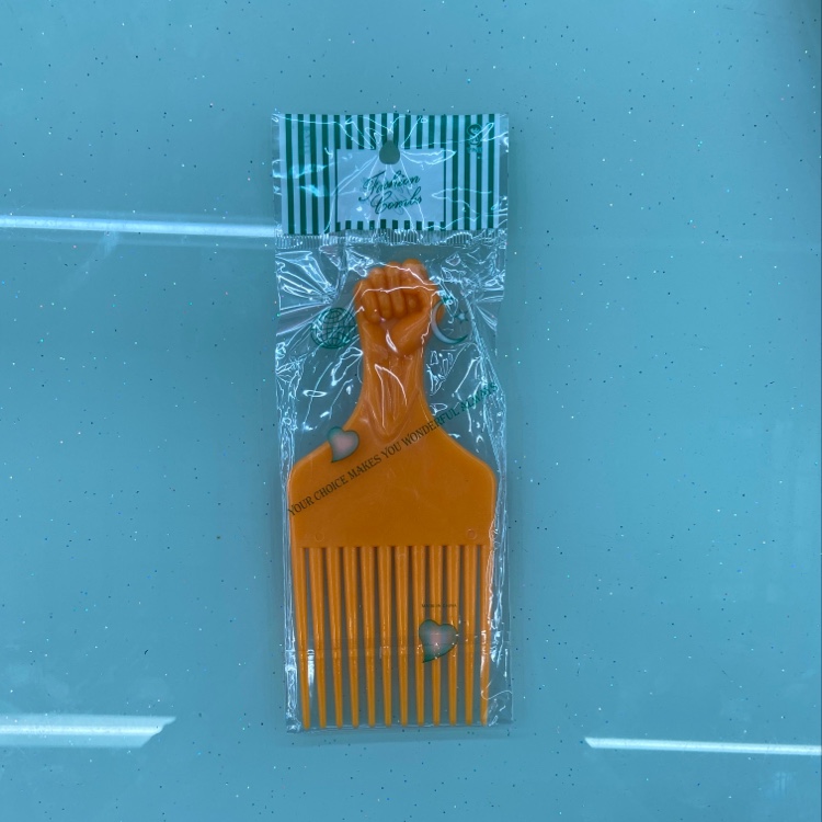 Fist comb thumbnail