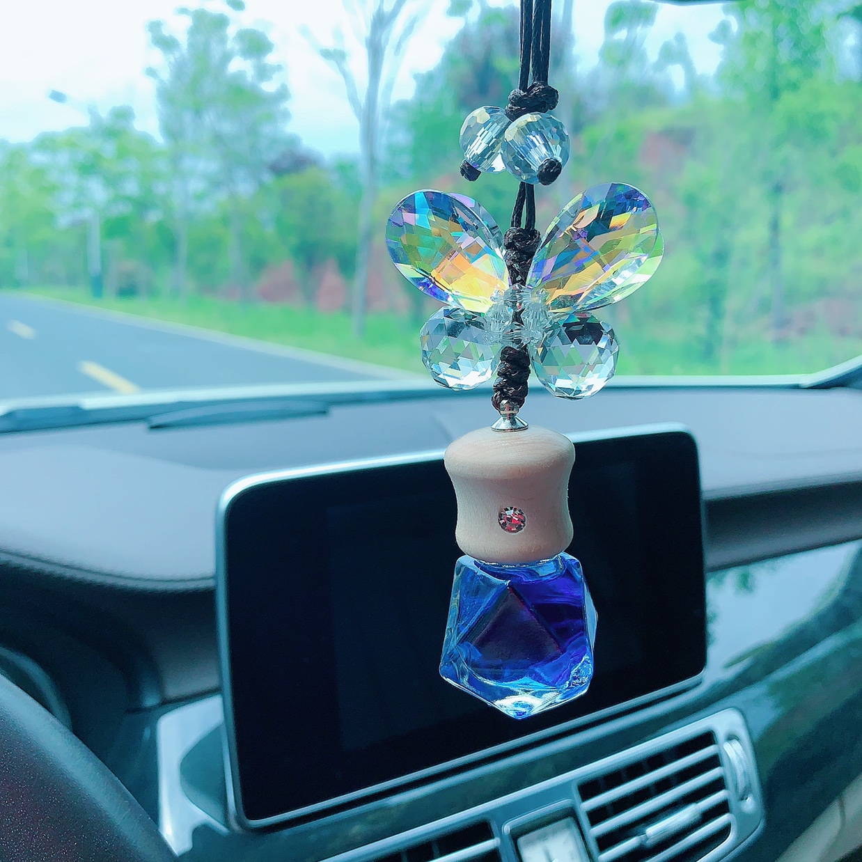 Crystal Butterfly Perfume car hang details Picture