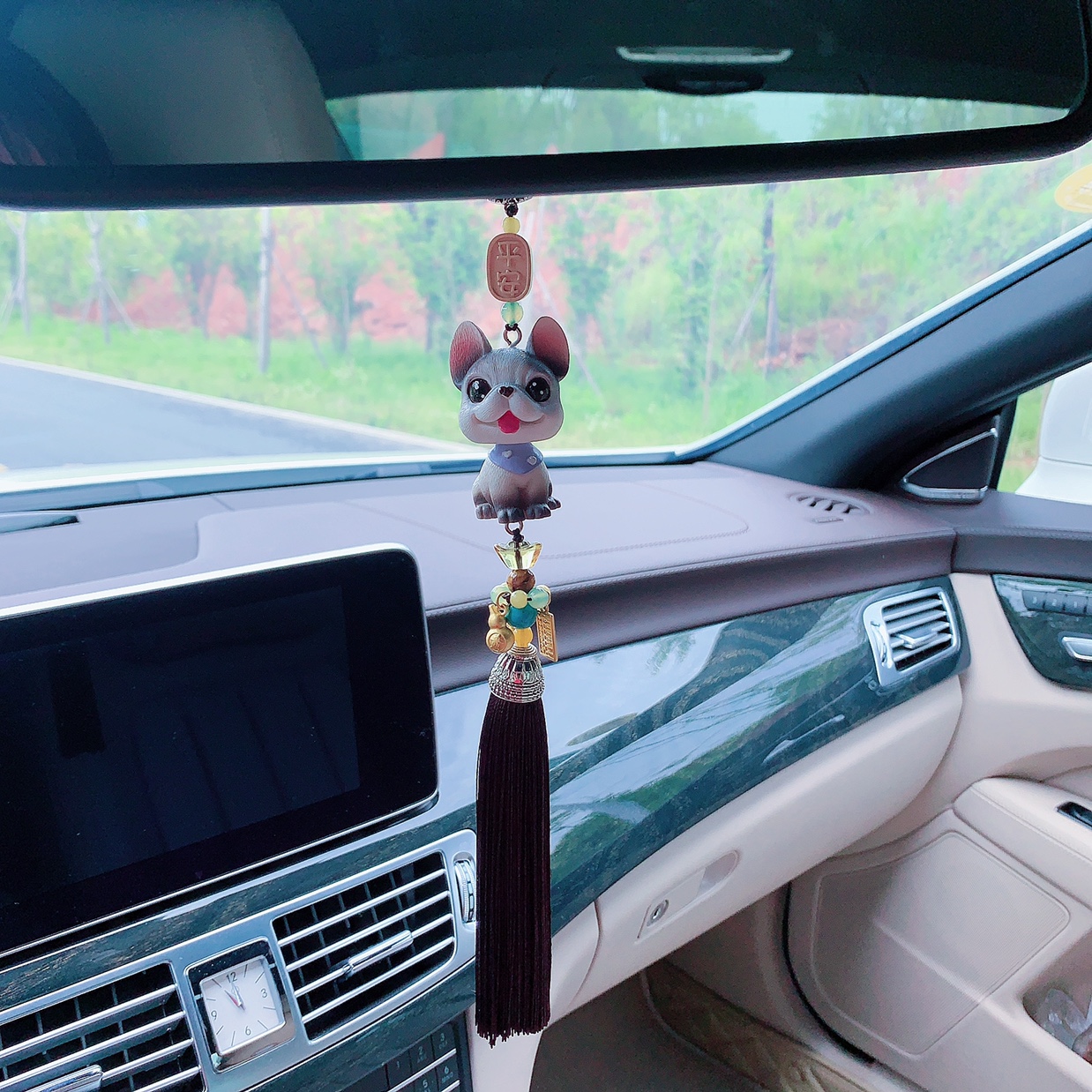 Dog car pendant details Picture