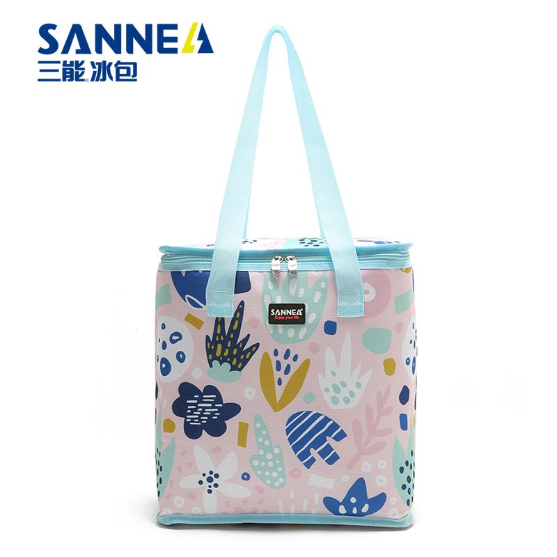 New aluminum film insulated bags, outdoor picnic and barbecue ice packs, fresh-keeping, refrigerated and insulated bags, hand-held lunch boxes and bento bags Application Scenario