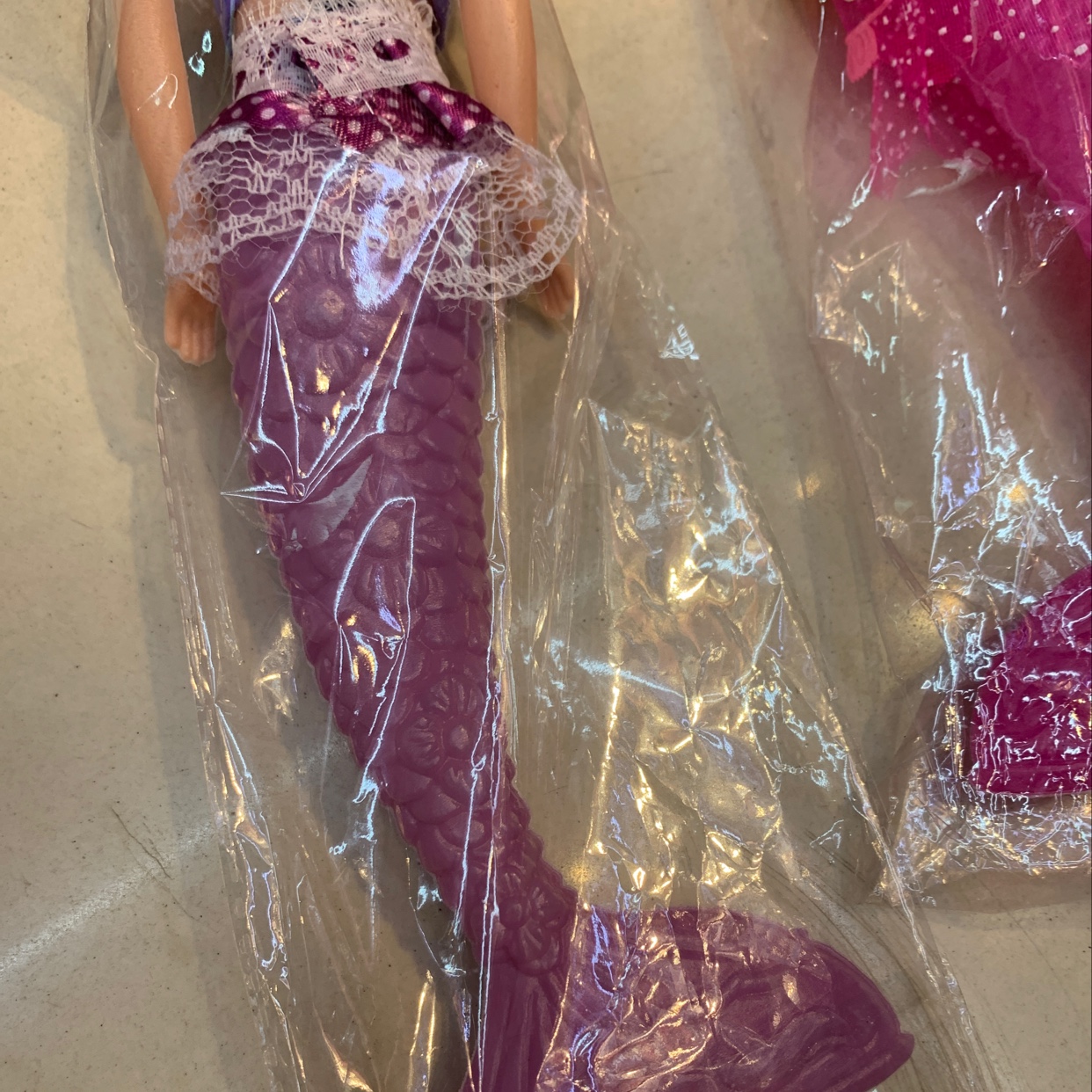 Mermaid Barbie dolls are mixed in different outfits and colors details Picture