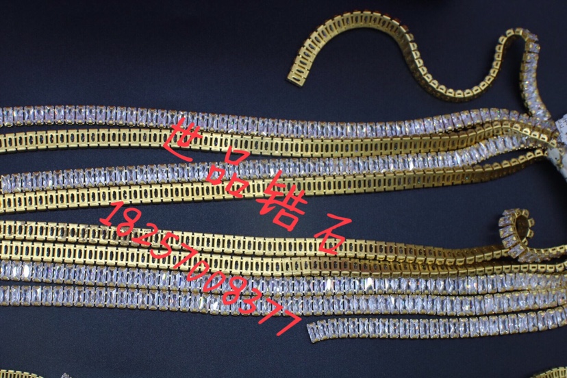 طوله 2,5/5 من أكلب الأقراط details Picture