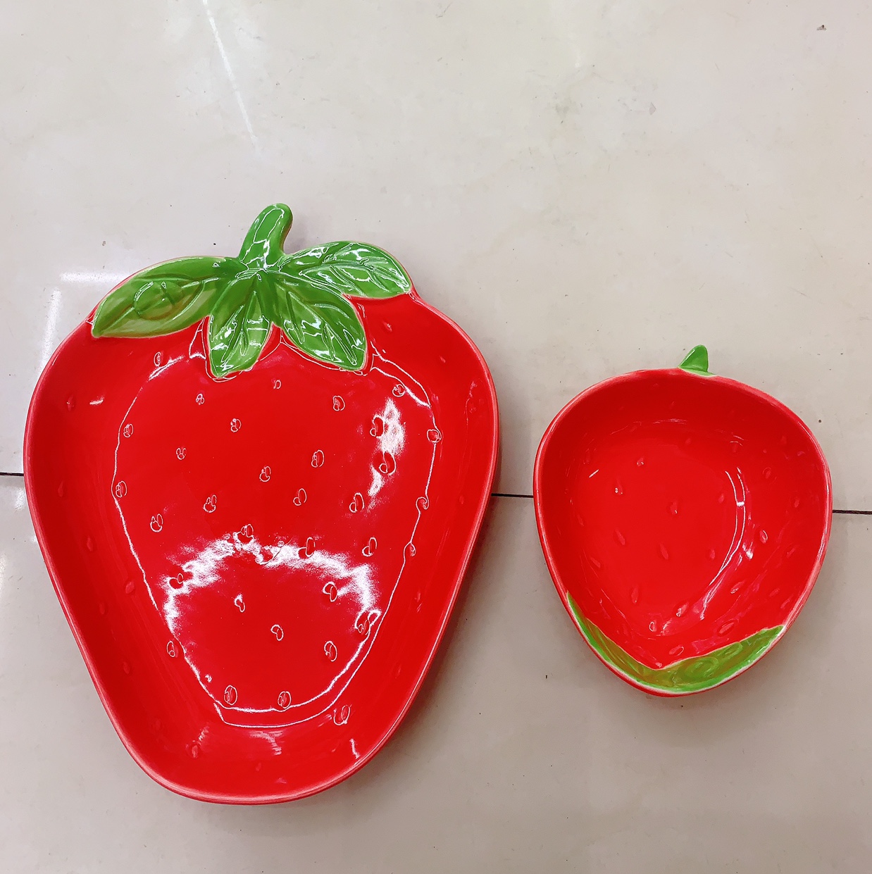 Creative ceramic strawberry bowl and dish thumbnail