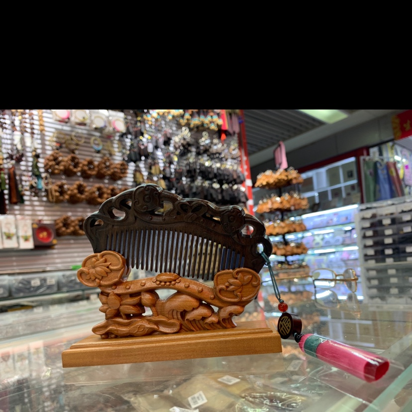 Jujube Wood Comb Holder Application Scenario