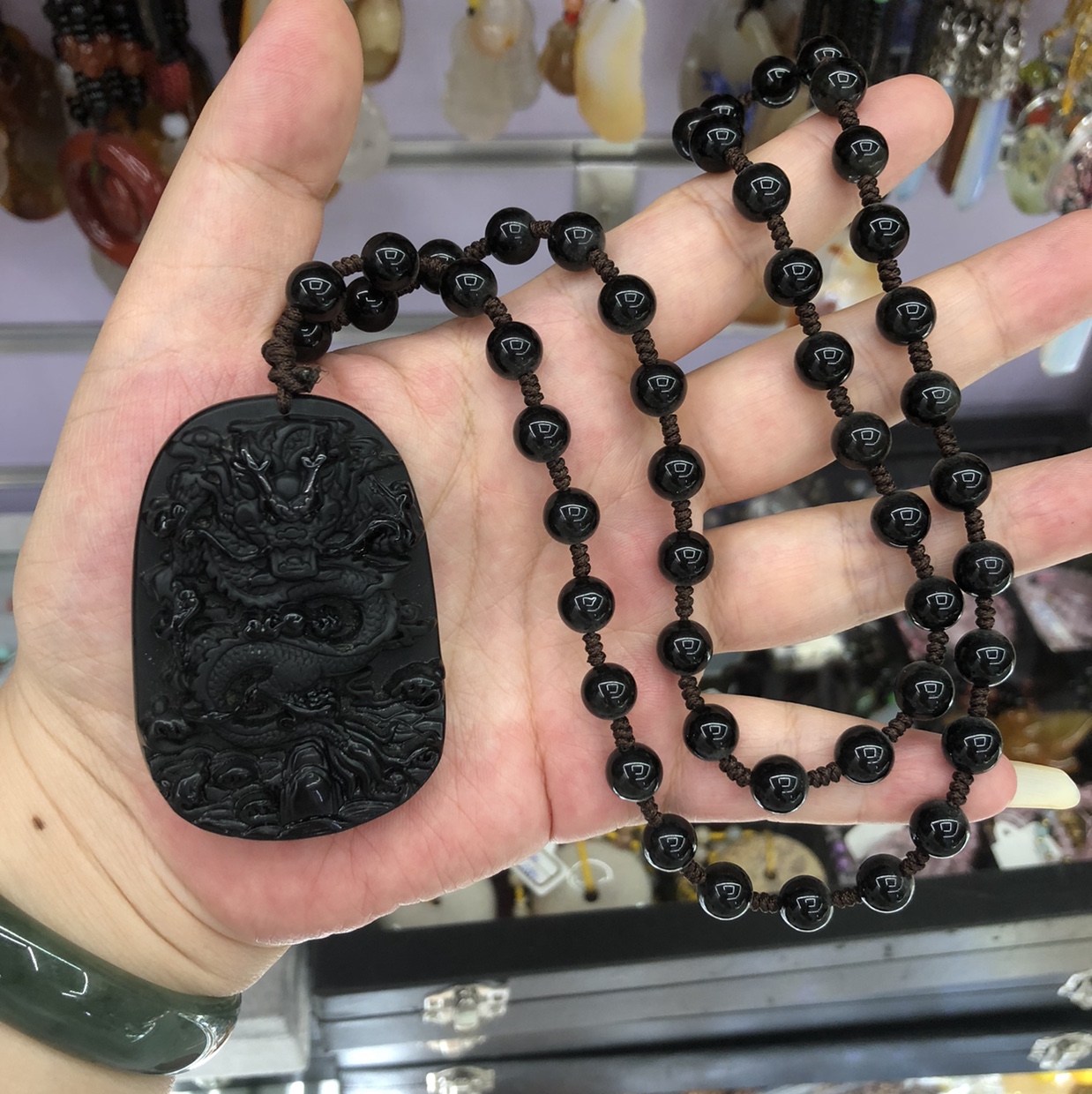A light luxury and high-end style, European and American retro layering, simple and natural obsidian dragon plaque