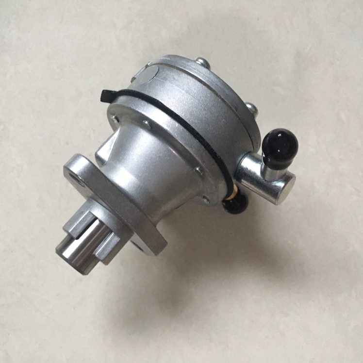 KUBOTA Mower diaphragm type mechanical oil pump BCD2688 BCD2729 16604-5203 19844-52031