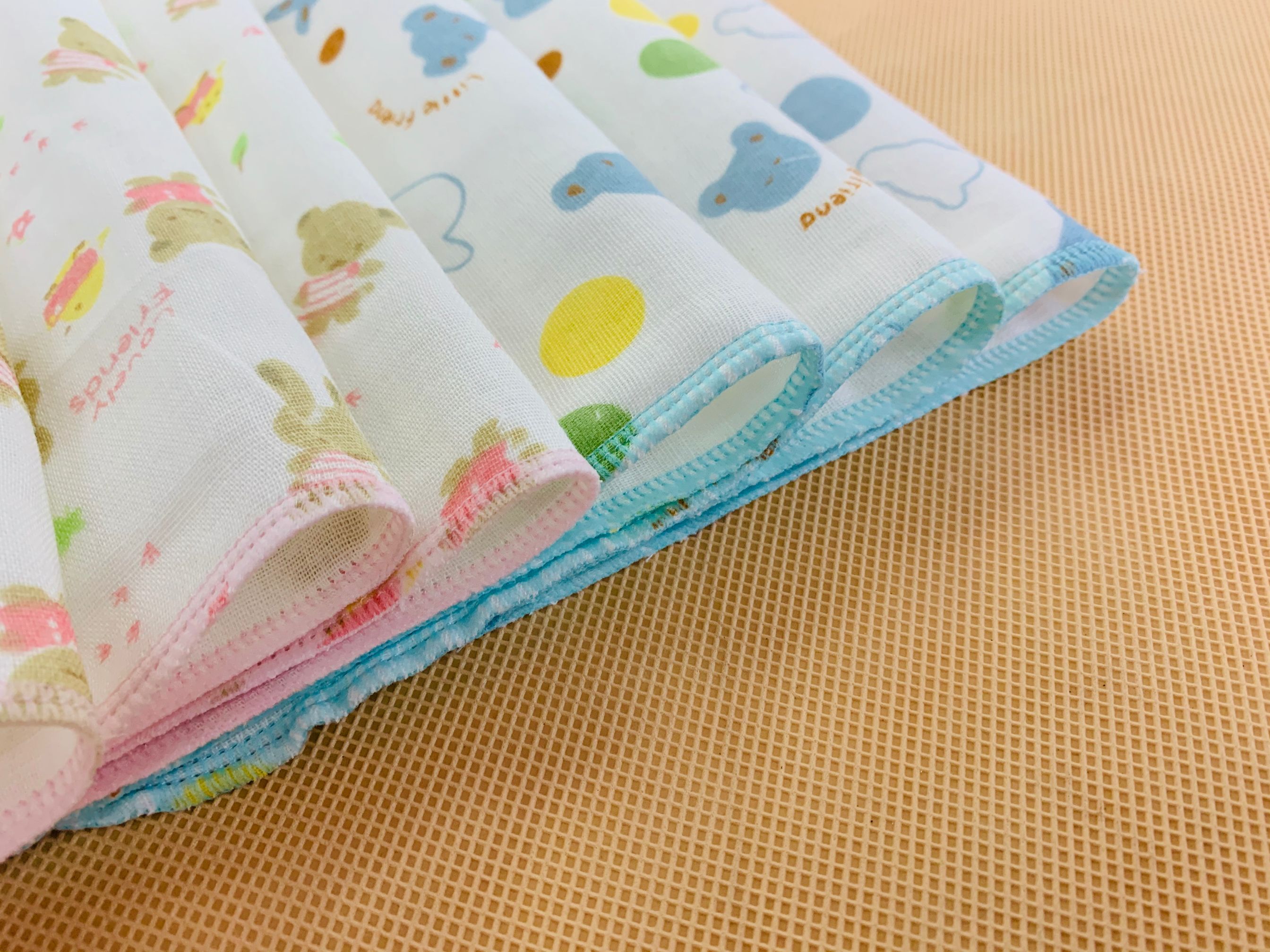 Yiwu quality newborn baby gauze, small handkerchiefs, baby feeding towels, mouth wiping gauze, small handkerchiefs factory direct sales Application Scenario