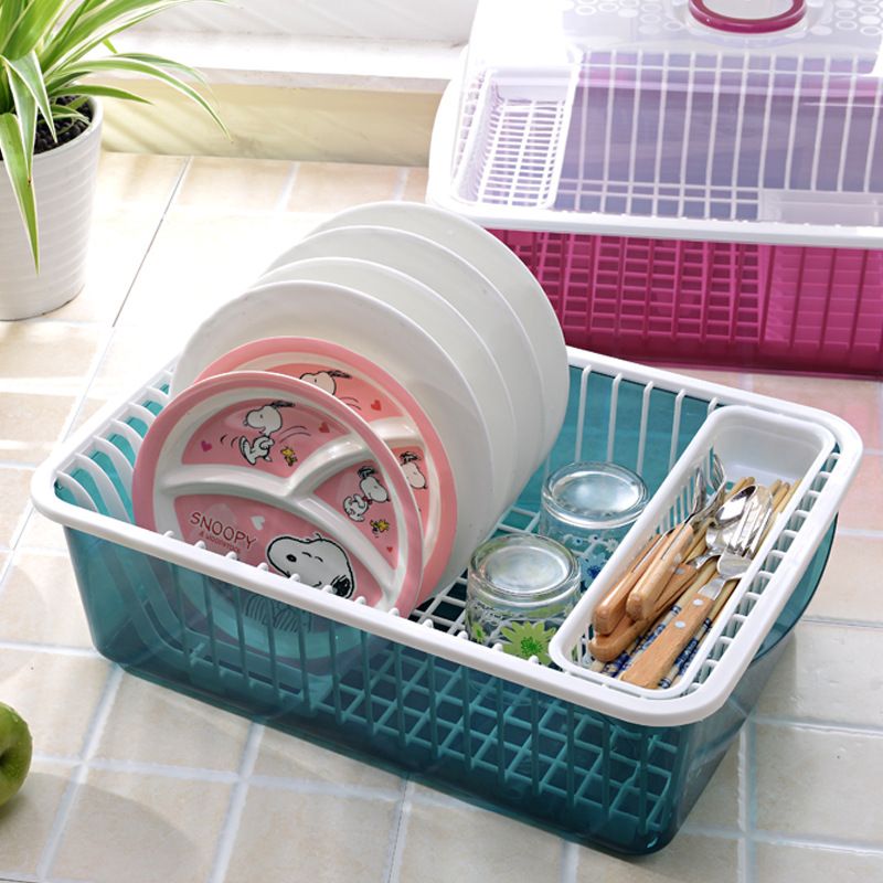 The kitchen is equipped with a covered bowl rack, a draining rack, a plastic dish rack, a multi-functional rack, a storage rack, a water filter, and a storage rack for chopsticks, bowls and tableware. 6573 Application Scenario