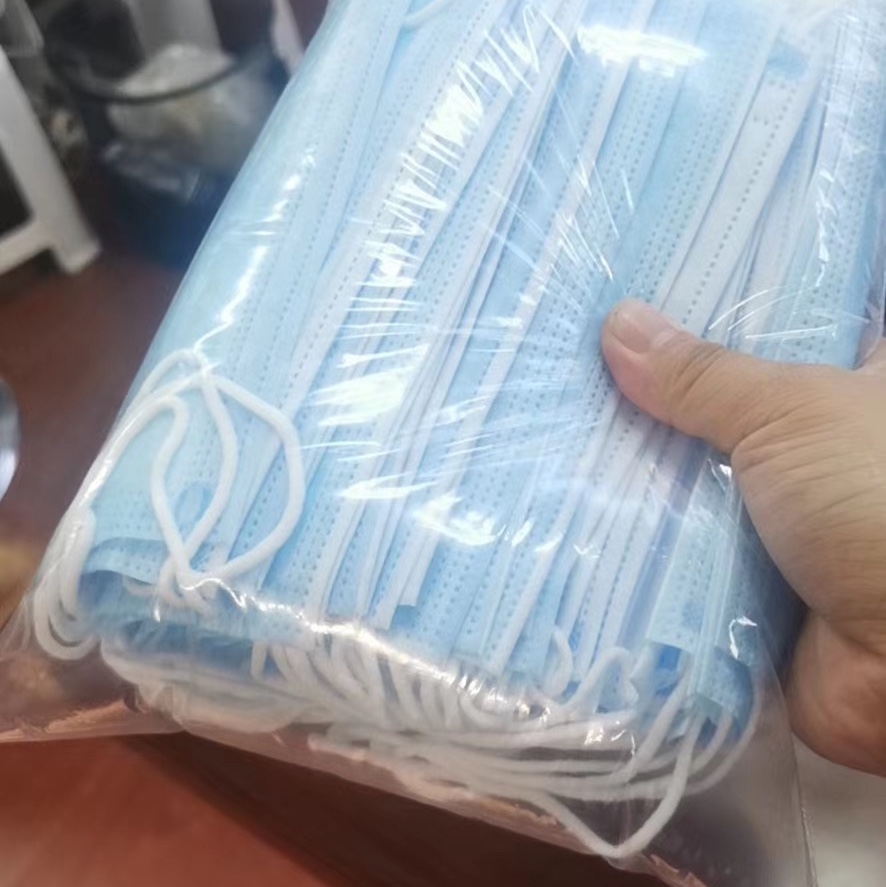 Self - produced self - sold masks, it is recommended that everyone take advantage of the cheap, the stockpile of a little, quality IS OK, their factory, there is a guarantee! full figure